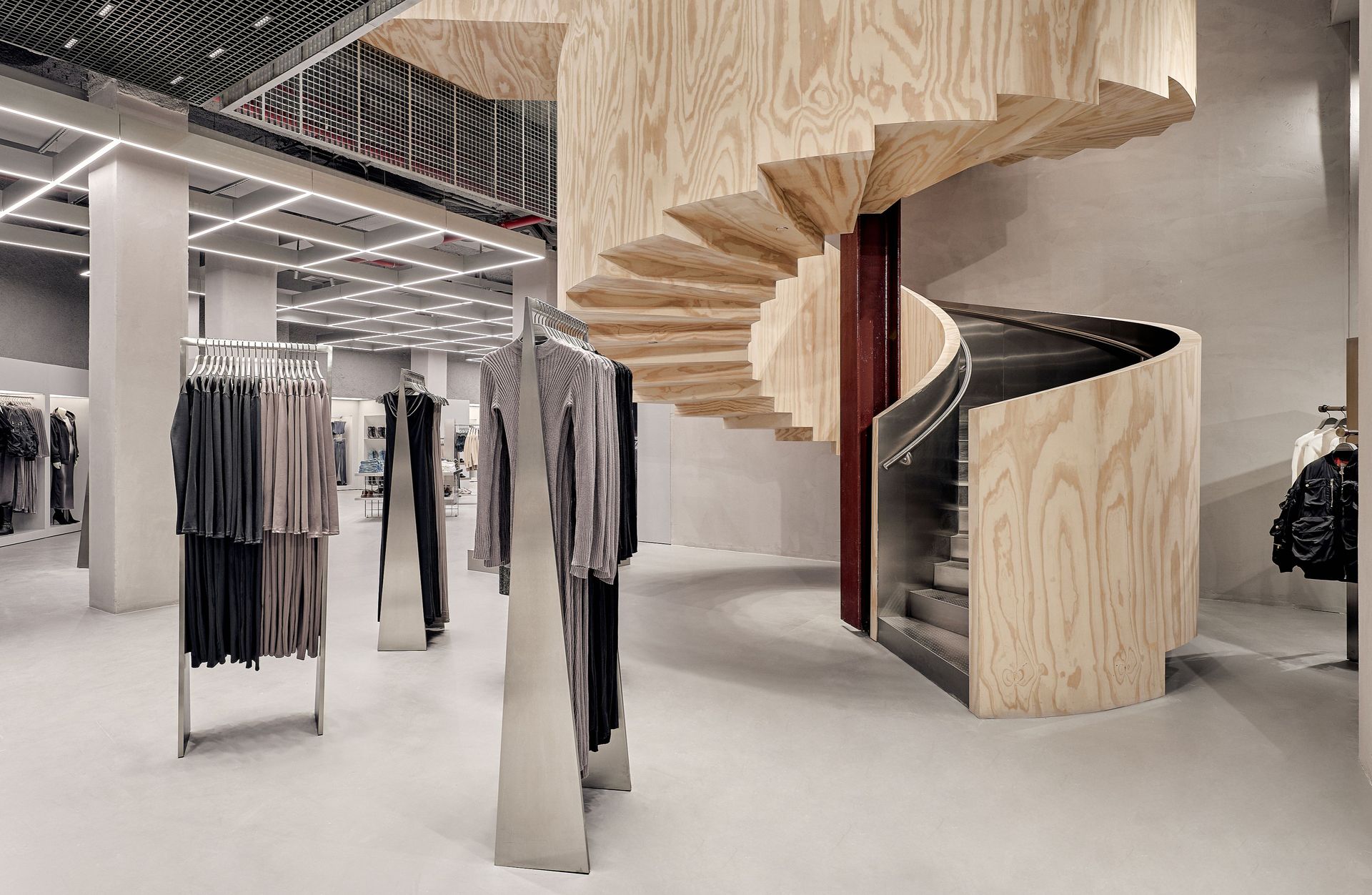 ESCALERA HELICOIDAL BERSHKA VITTORIO EMANUELE
