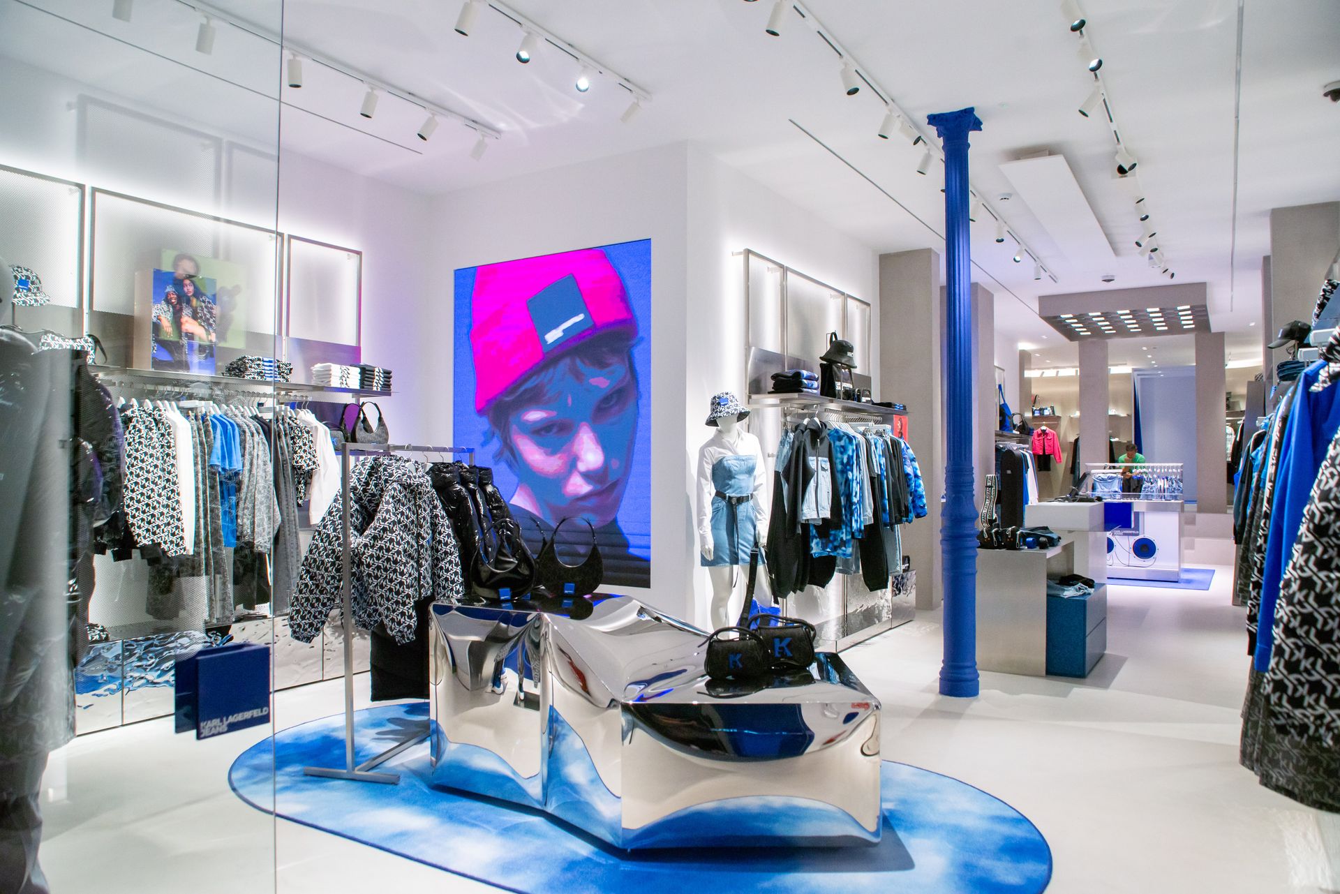 The first KARL LAGERFELD JEANS store in Spain