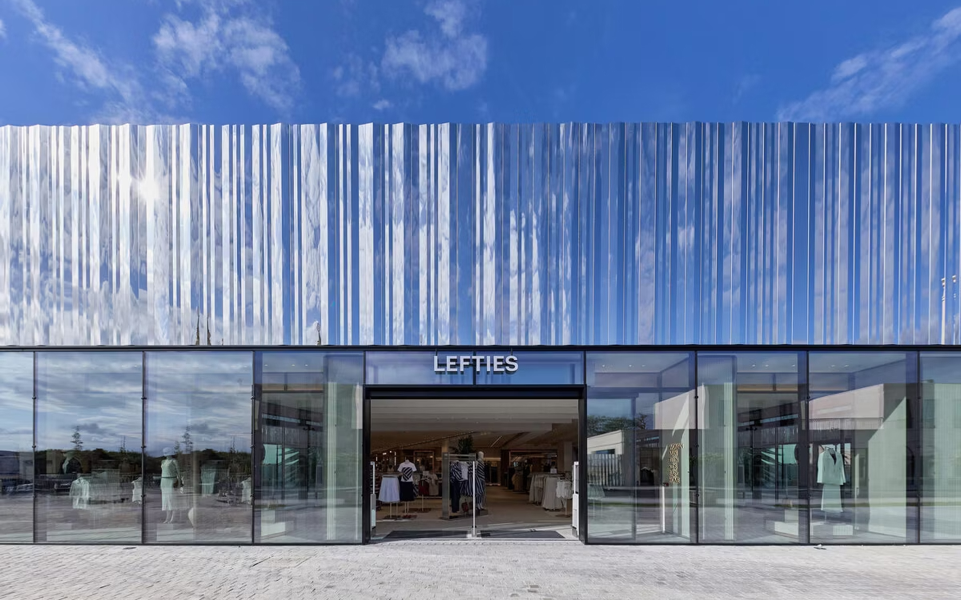 Lefties abre su primera tienda en Francia